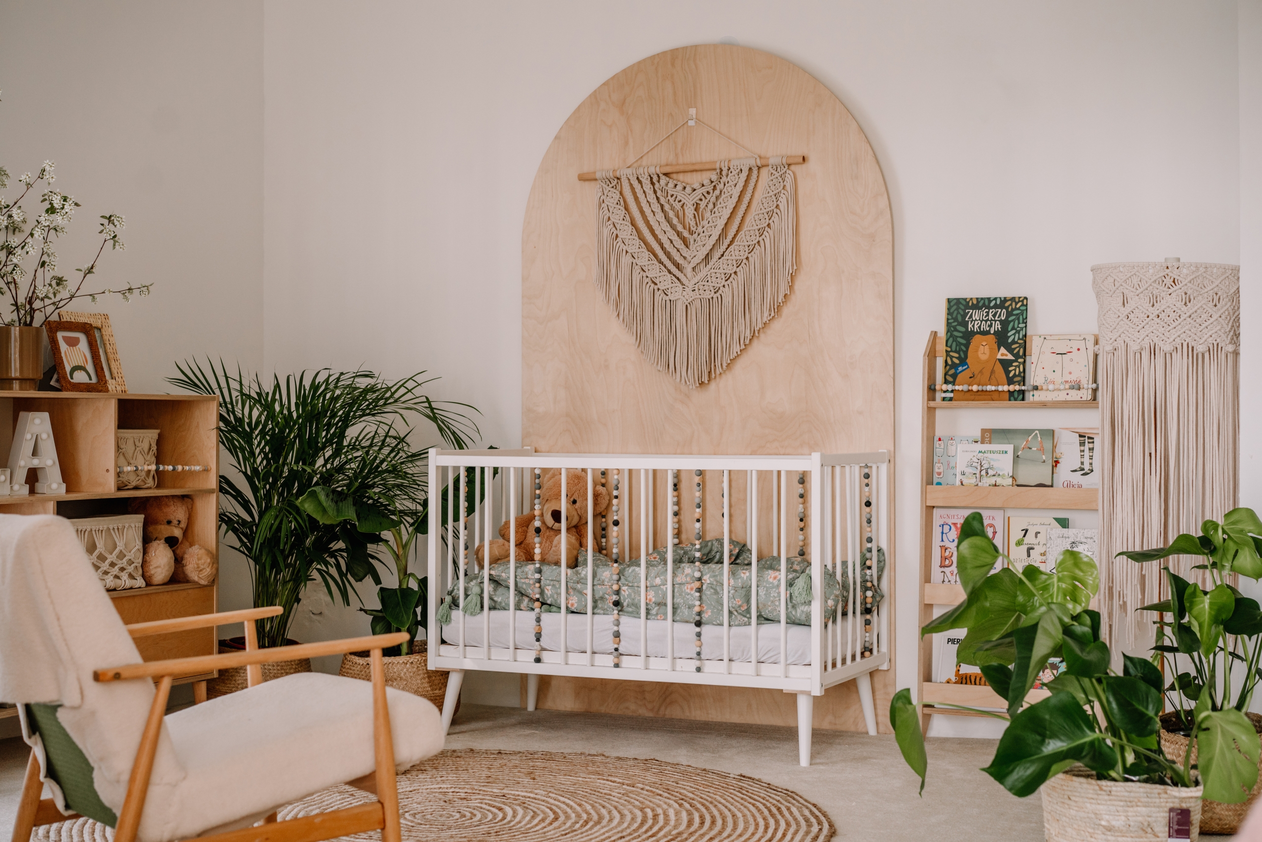 Jak wybrać idealne łóżeczko dla niemowlaka? Praktyczne porady dla przyszłych rodziców